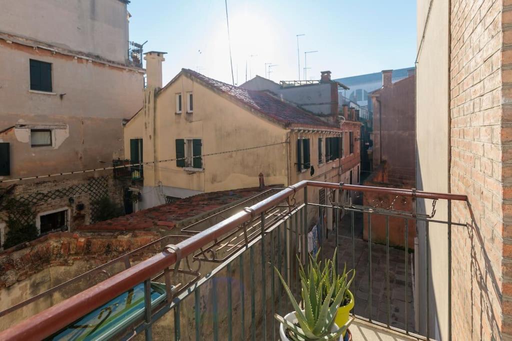 Casa Carla - Comodo Appartamento In Venice Cannaregio - 2 Camere Private Veneza Exterior foto